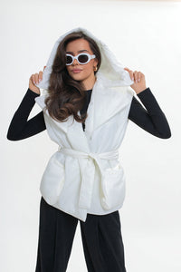 Women's quilted vest with hood and belt. Ecru color.