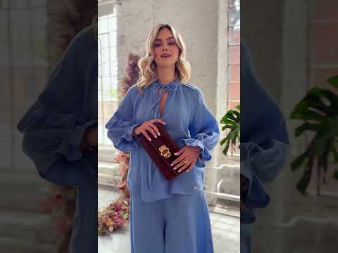Lniana koszula z falbanką i marszczeniem - naturalna elegancja w stylu boho. Kolor Niebieski