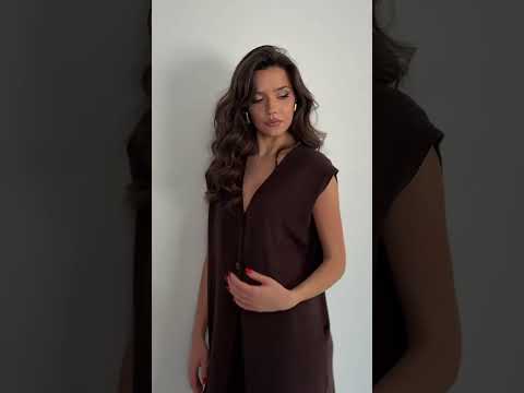 Sada svetrů z pleteniny - vesta a kalhoty. Barva Hnědá