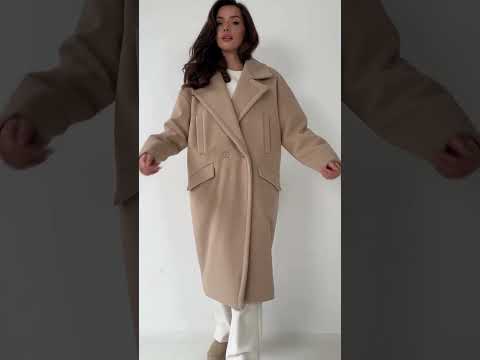 Long fleece coat. Light beige color.