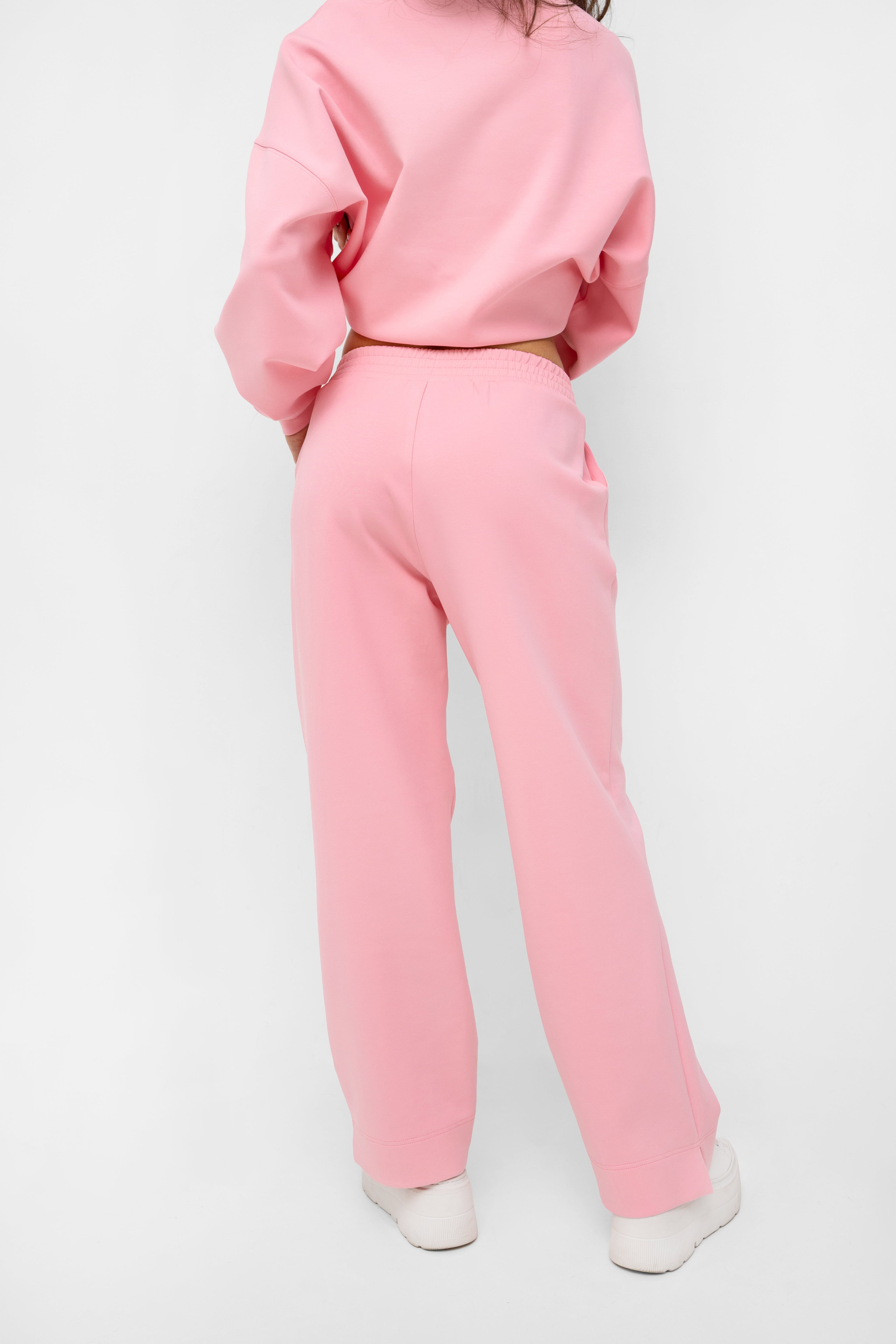 Nowoczesny różowy komplet z piankowej dzianiny, doskonały na podróże i do pracy | Bastet | Spironik.pl