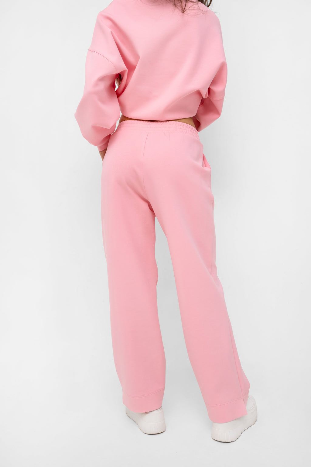 Subtelne wykończenia i spójna kolorystyka w komplecie | Bastet | Spironik.pl