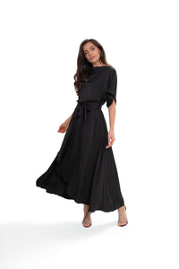 Elegant satin dress with a slit for weddings, parties, and evening outings. Color: Black