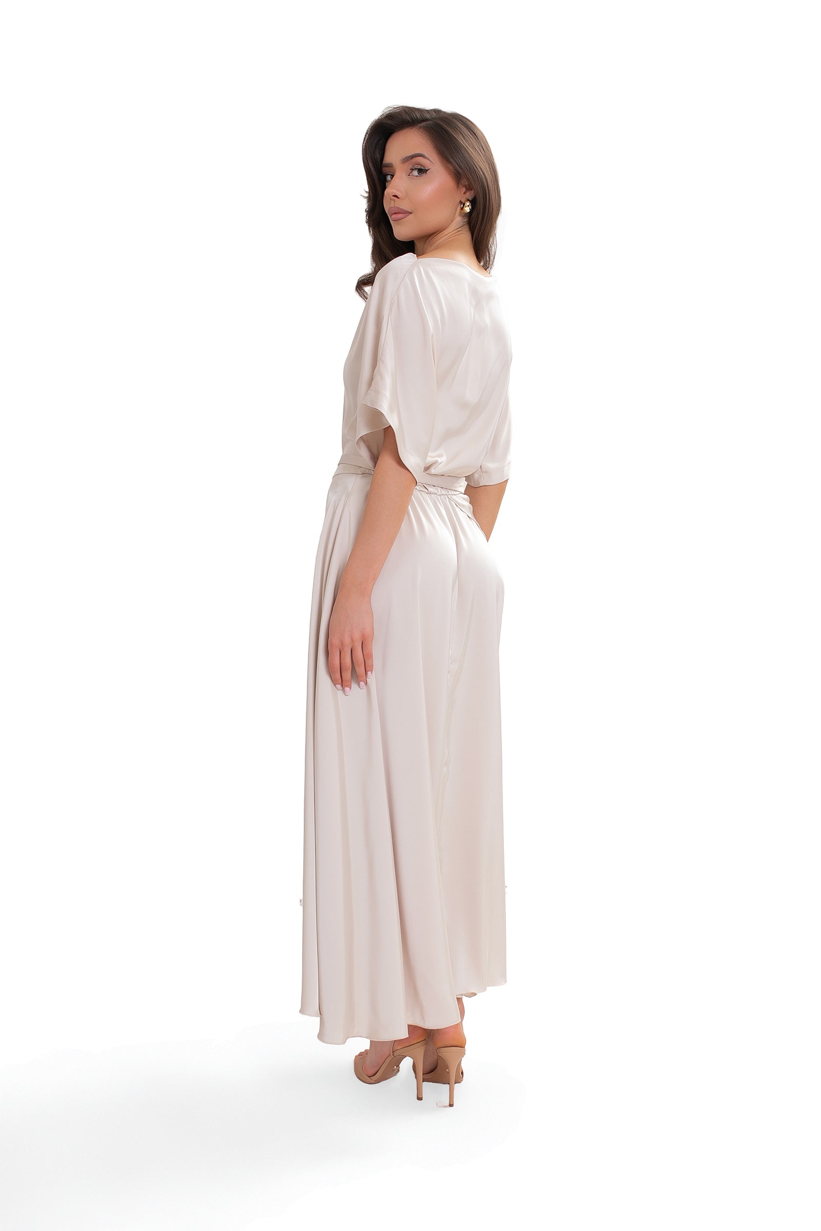Elegancka sukienka kimono MAYA z gumką w talii i rozkloszowanym dołem beżowa | Bastet | Spironik.pl